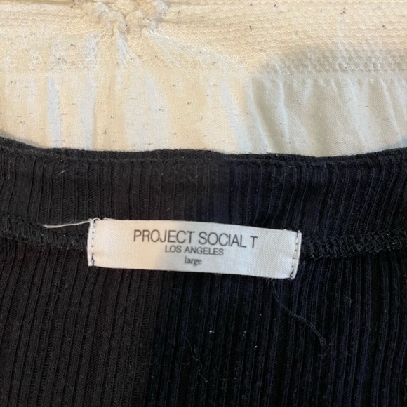 Black long sleeve button up. V Neck - Picture 4 of 4